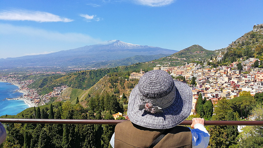 Your own special place to savour the sea and an erupting volcano! Taormina