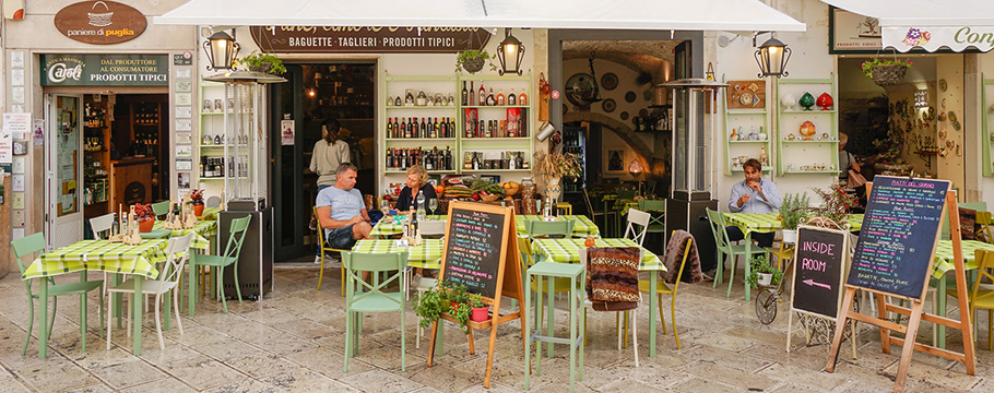 Experience la Dolce Vita the way it's meant to be! Vineyards and olive farms in Val d'Orcia
