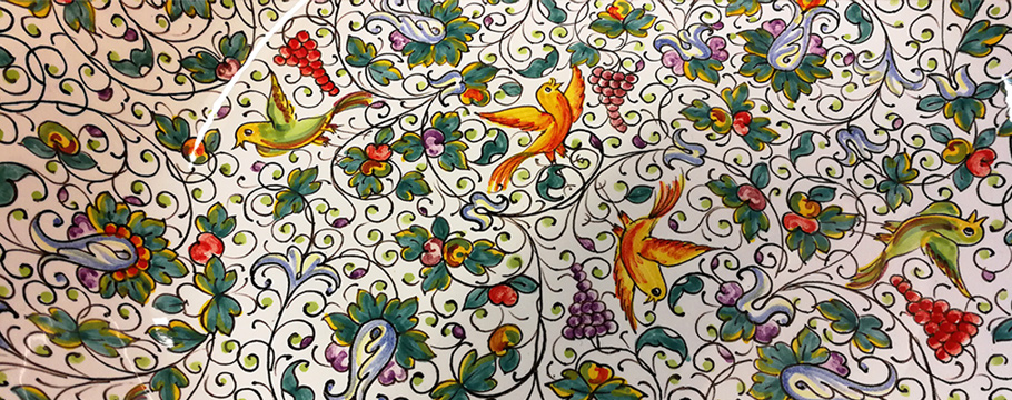 Ever thought of searching for the perfect pattern for your dinnerware? Artisanal ceramic factories are all over Italy! Deruta ceramica