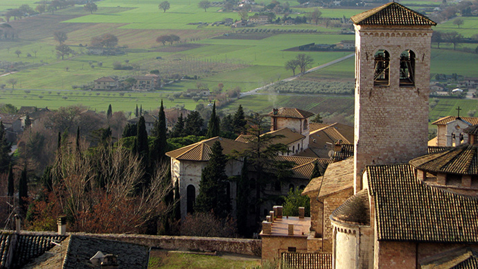 Explore medieval towns Assisi