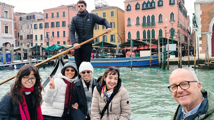 A sumptuous lunch in a real Italian home! Venice Traghetto